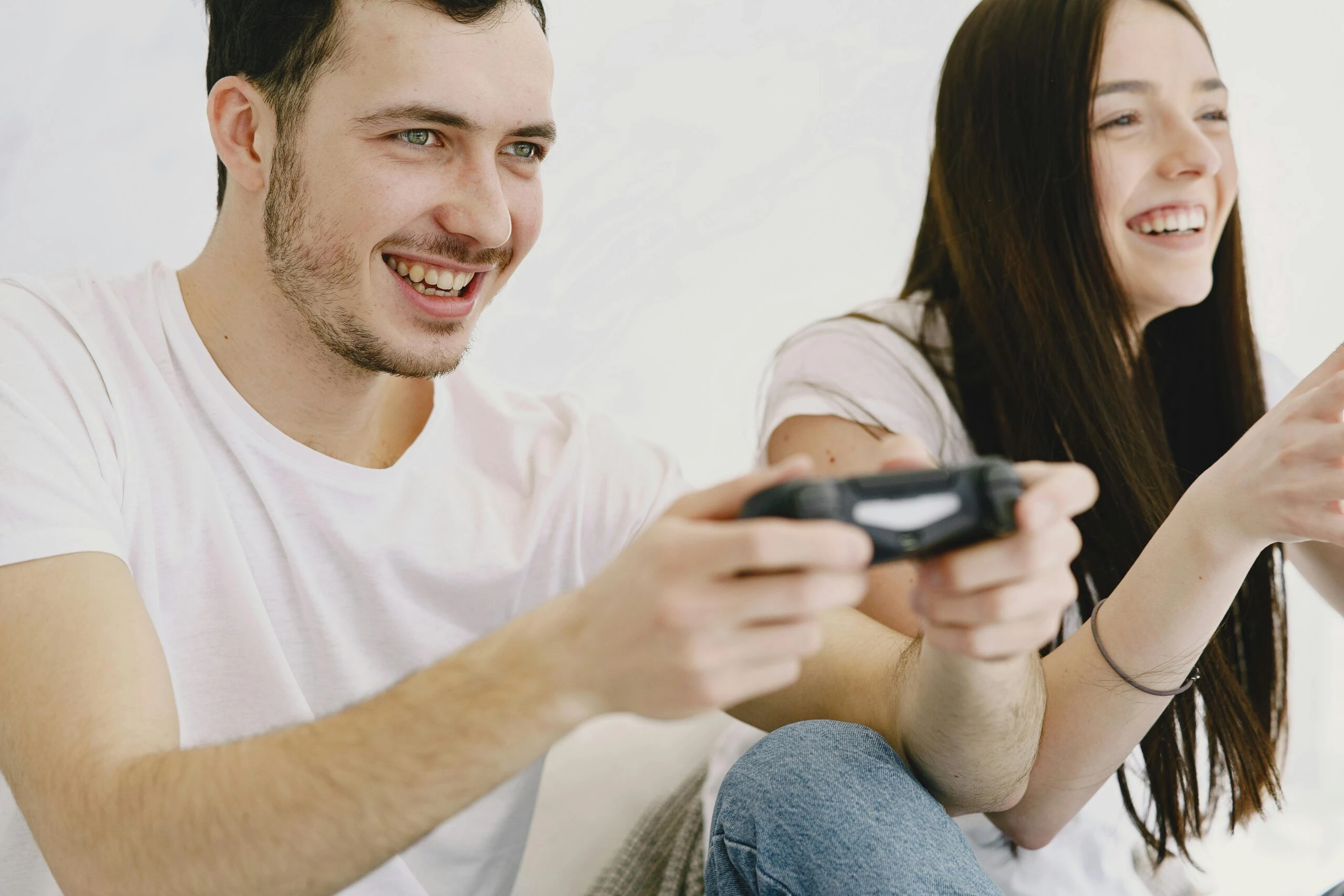 Maintaining a healthy balance while playing video games in 5 practical tips
